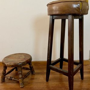 Lote anterior: Juego de Banquetas Altas y Bajas de Madera Vintage