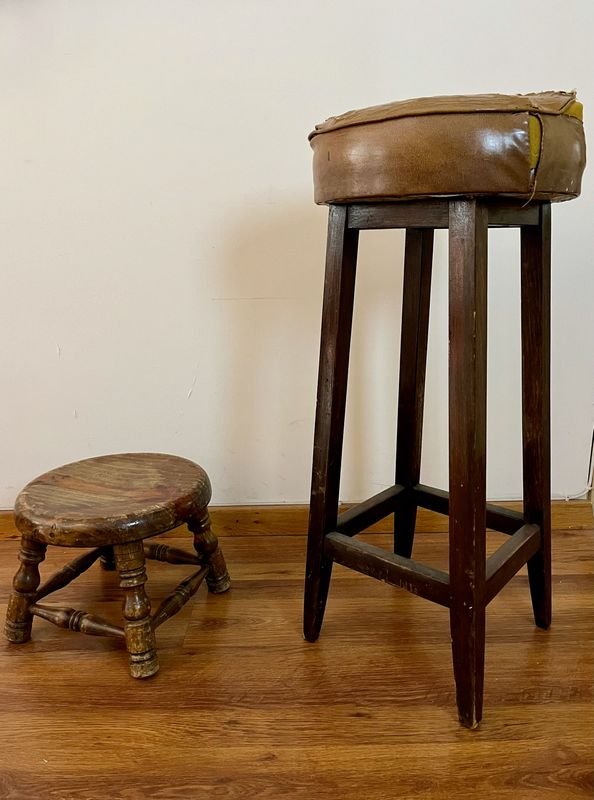 Juego de Banquetas Altas y Bajas de Madera Vintage