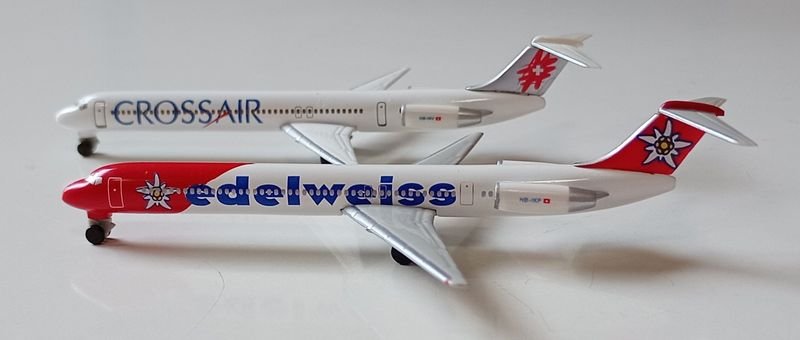 Lote de 2 Aviones a Escala 1/500: Edelweiss y Crossair (Herpa)