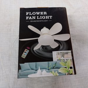 Cuatro piezas: luz de escritorio + reloj + veladora + ventilador pequeño. - imagen 6