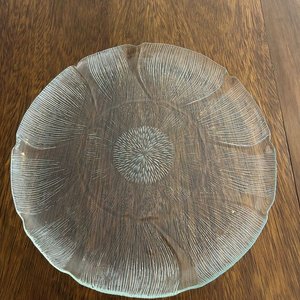 Dos Platos Decorativos: Uno Blanco con Hojas y Otro Transparente - imagen 3