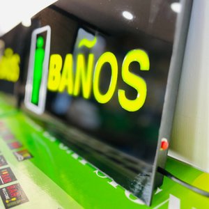 Lote de 4 Carteles LED "BAÑOS" para Baño - imagen 2