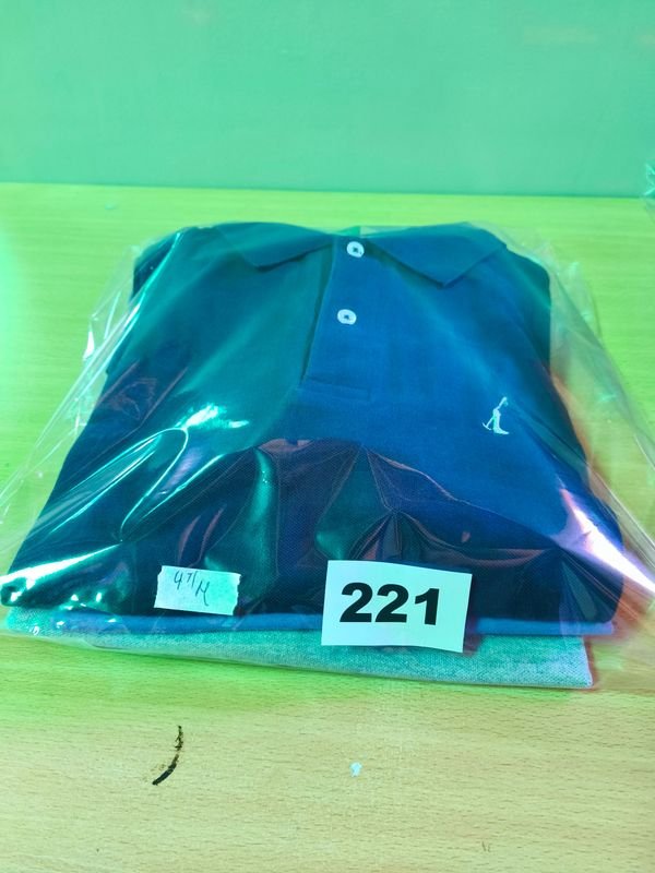 Remeras de Corte Alto en Excelente Condición - imagen 2