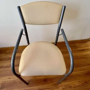 Silla Beige y Gris con Apoyabrazos - imagen 2