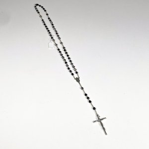 Rosario de Metal con Cuentas de Cristal Negro y Crucifijo - imagen 2