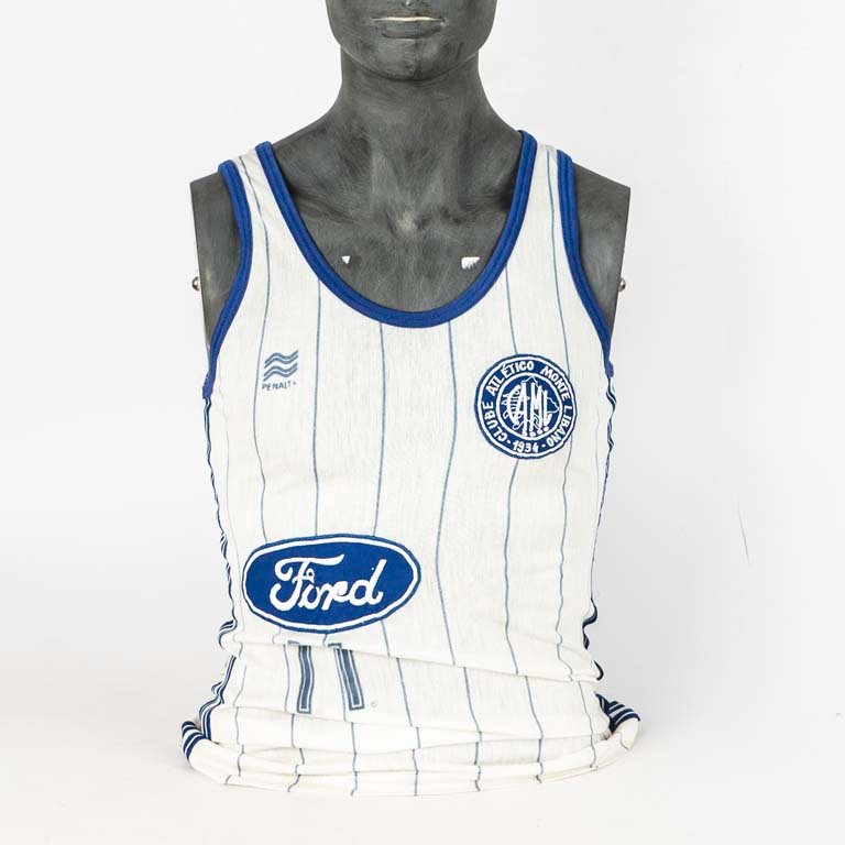 Lote siguiente: Camiseta de baloncesto del C.A. Monte Libano de San Pablo de la década de 1980