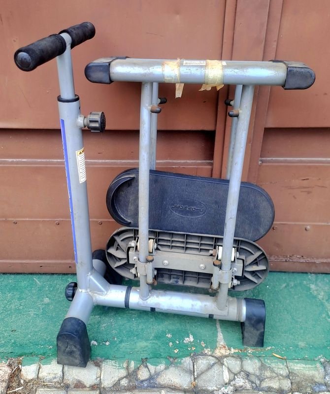 Máquina de ejercicio para piernas y glúteos Leg Magic con pocas pesas plásticas - imagen 4