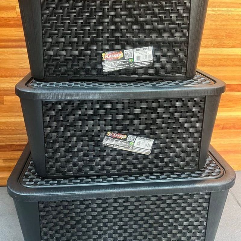 Lote siguiente: Paquete de tres cajas de Rátan