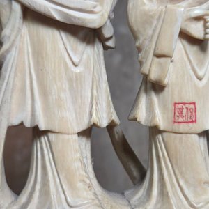 Par de Figuras de Marfil Estilo Oriental con Sellos - imagen 6