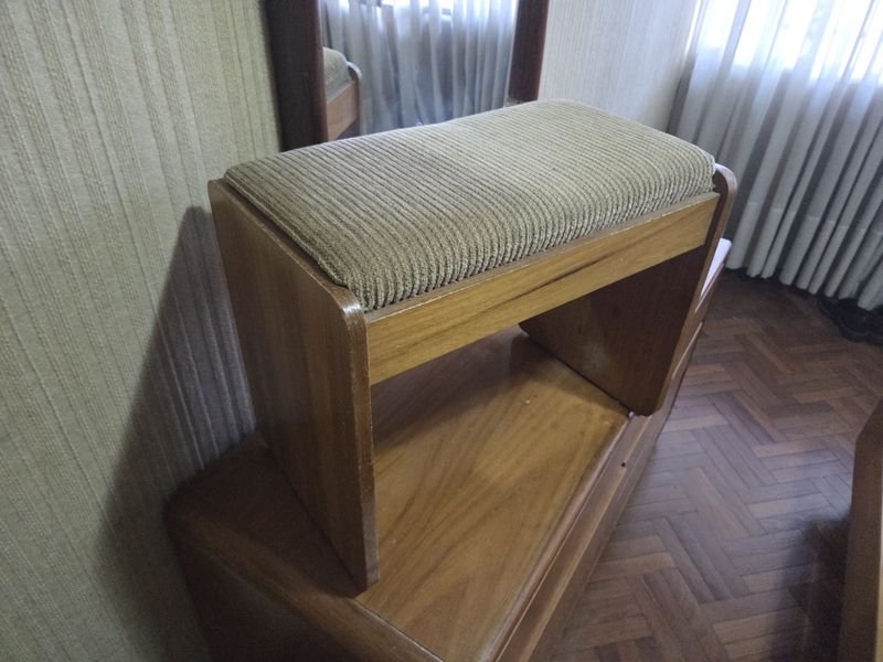 Banco para el dormitorio 50x32x45 - Mueble de madera con estantería y sillón tapizado - imagen 3