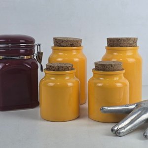 Lote anterior: Set de 5 Frascos de Cerámica para Cocina: 4 Amarillos y 1 Bordo