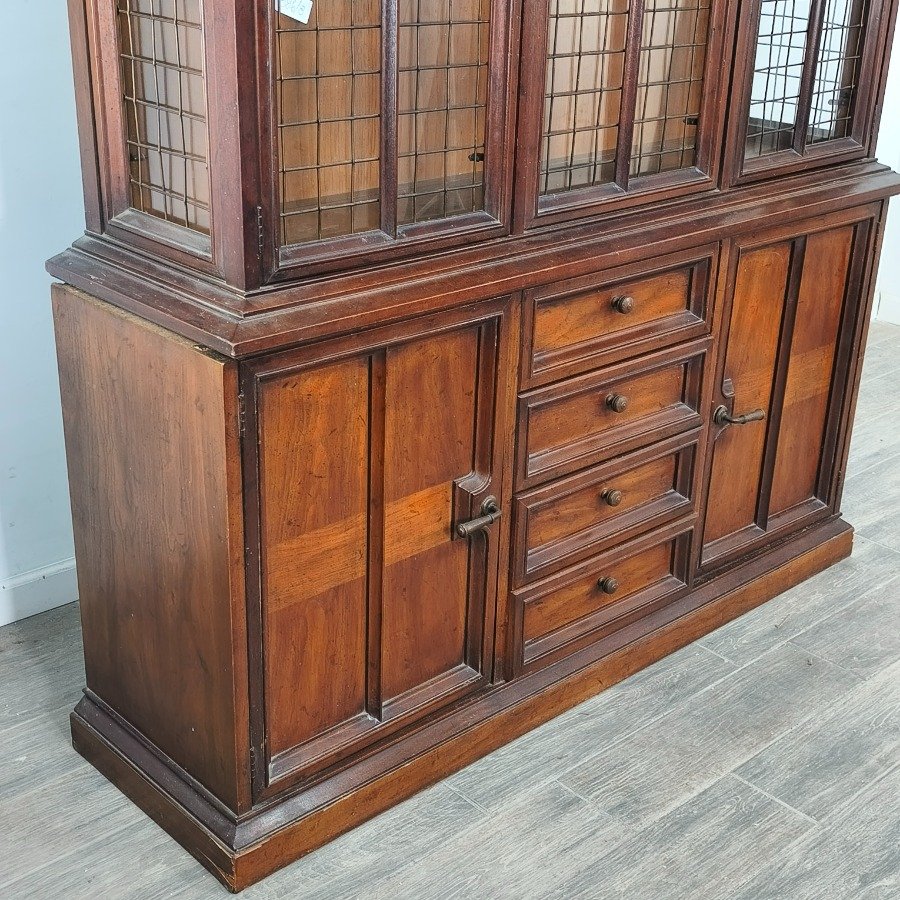 Muebles de Madera con Puertas de Vidrio y Estructura de Madera - imagen 4