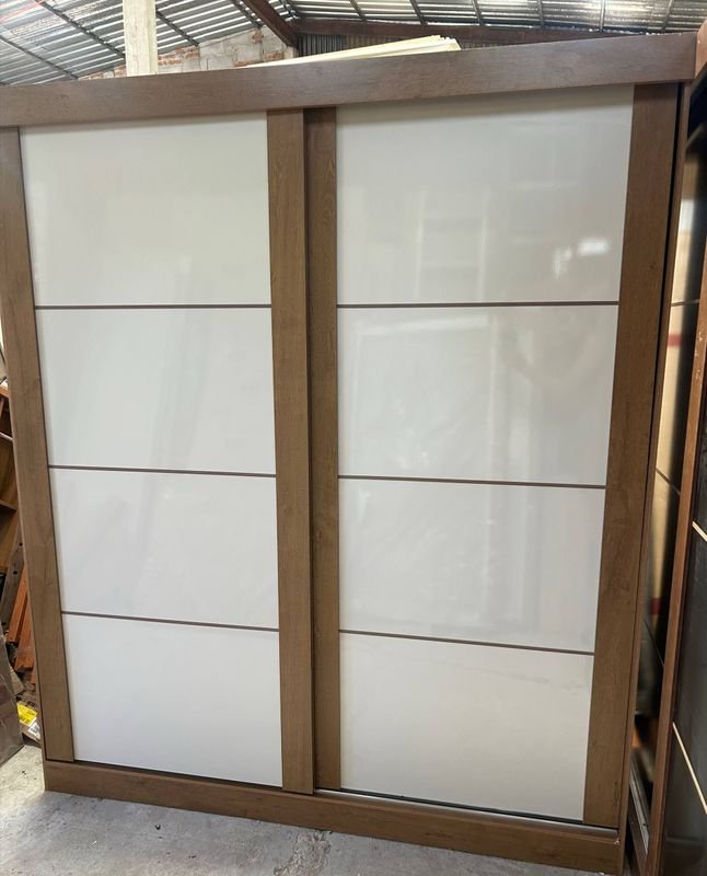 Lote siguiente: Placard de Dos Puertas Corredizas para Hogar