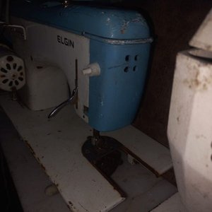 Dos Máquinas de Coser Vintage: Elgin Automátic y Severbon Arg. - imagen 9