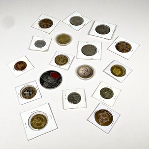 Lote de 18 Monedas Conmemorativas Diversas - imagen 2