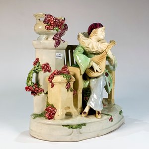 Centro de cerámica con florero y figura de trovador tocando la guitarra - imagen 4