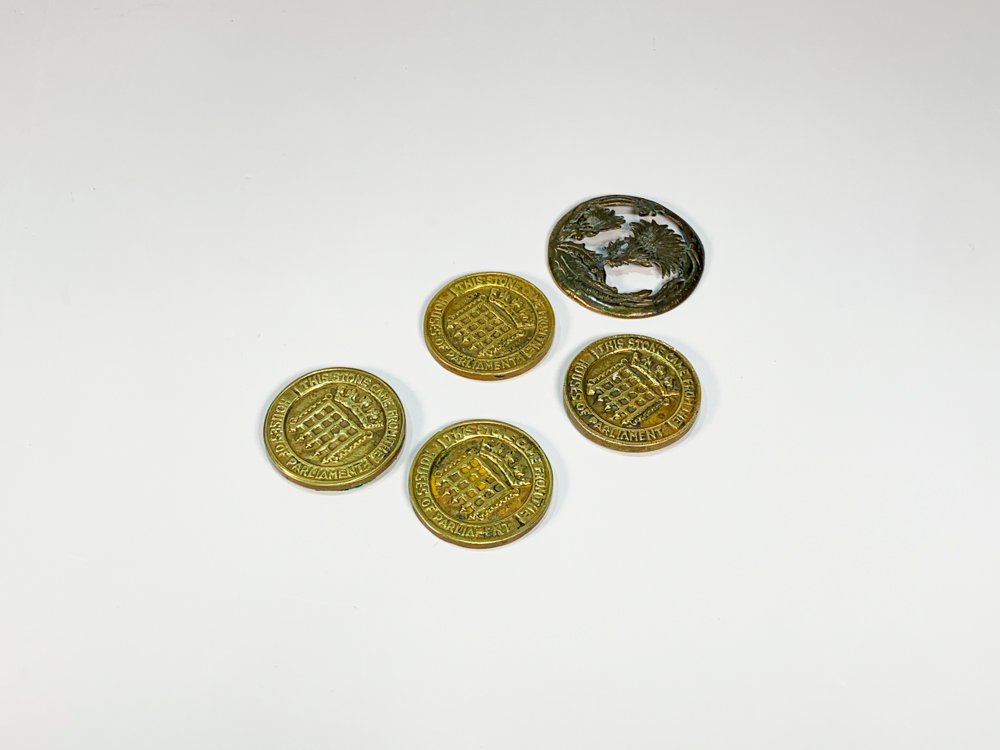 Lote de 5 Piezas de Bronce: Virola Decorada y Medallas con Escudos