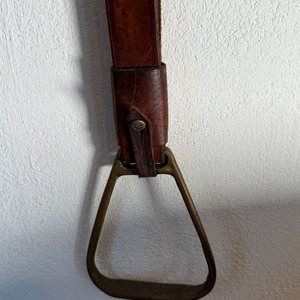 Par de Estribos de Montar en Bronce y Cuero - imagen 4
