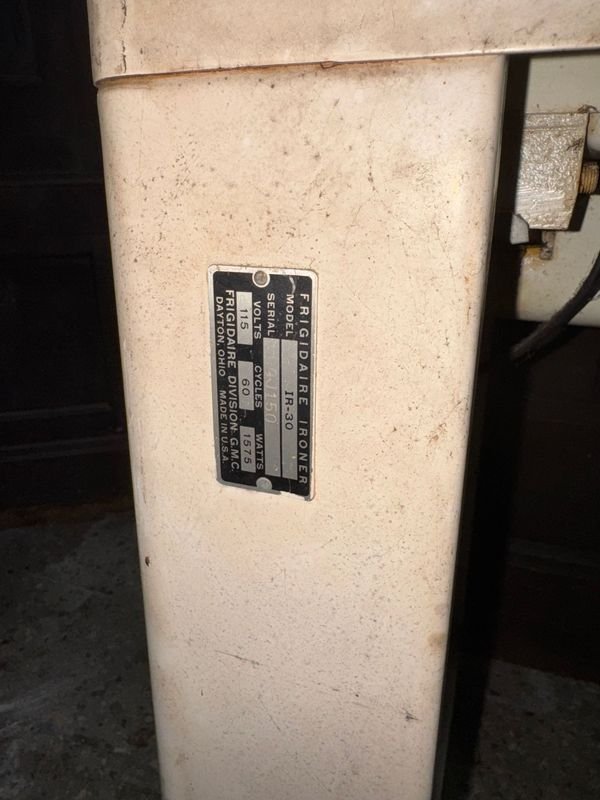 Antigua plancha Frigidaire en mal estado - imagen 11