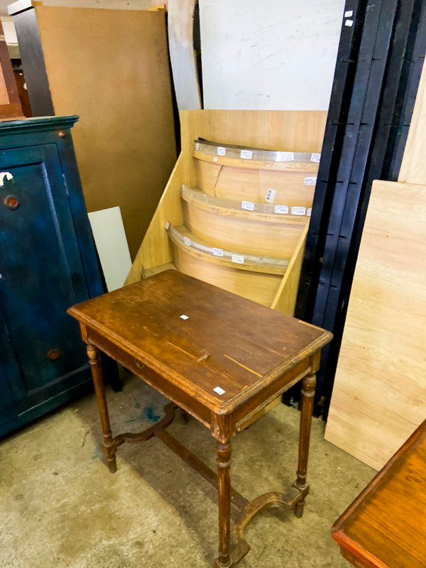 Mesa Auxiliar Antigua de Madera Estilo Francés