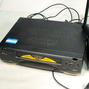 Lote de Electrónica: VHS Philips, DVD Samsung, Routers TP-Link y Stereo de Auto - imagen 3
