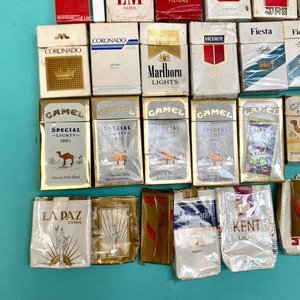Colección de Paquetes de Cigarrillos de Diversas Marcas - imagen 3