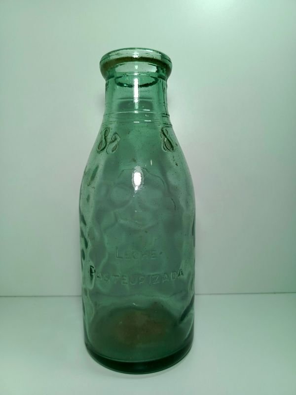 Botella de leche CONAPROLE 1L en relieve - imagen 3