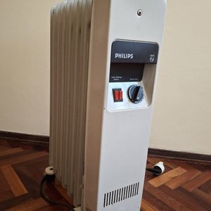 Estufa Eléctrica Philips 6 Paneles y Tabla de Planchar Plegable - imagen 2