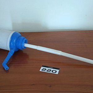 Lote de Utensilios de Cocina: Tenedor y Cucharas de Madera, Espátulas, Dispensador de Agua y Cortador de Huevos - imagen 5
