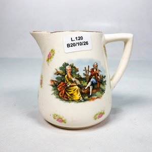 Jarra de Porcelana Inglesa Clarice Cliff con Personajes de Época y Guarda Dorada - imagen 2
