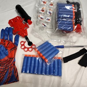 Lote siguiente: Lote de 2 Guantes Lanza Dardos de Spider-Man Nuevos en Blíster
