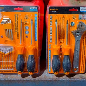 Set de Herramientas de Hogar: Destornilladores y Llave Ajustable - imagen 2