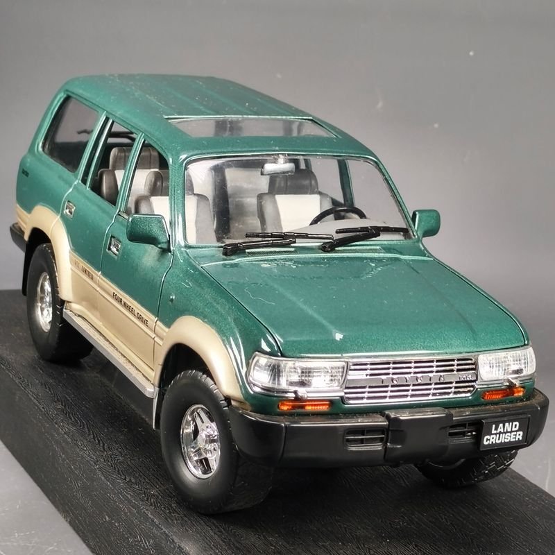 Toyota Land Cruiser Die-cast Modelo en Escala 1:18 - imagen 13