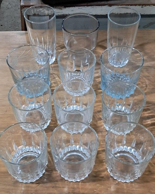 Lote de 12 Vasos Gruesos de Vidrio