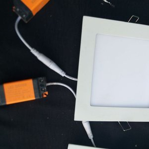 Lote anterior: Dos Luces Led Cuadradas Blancas con Transformadores