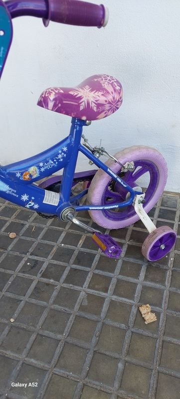 Bicicleta para niños de color violeta - imagen 3