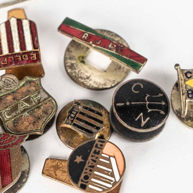 Pinos de clubes de fútbol y baloncesto de bronce y esmalte - imagen 3