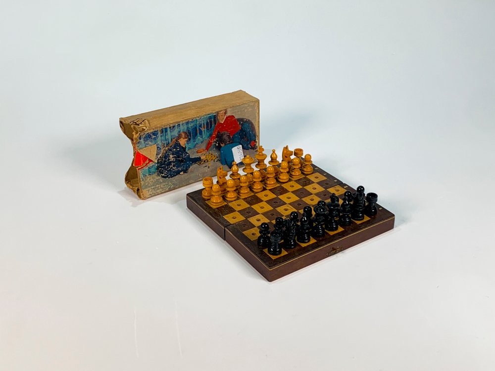 Juego de Ajedrez Miniatura con Tablero y 32 Fichas