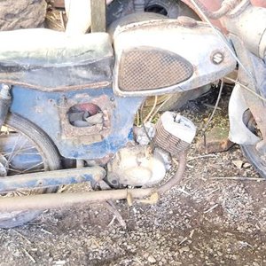 Moto Suzuki 50 MC Antigua de los Años 60 para Restaurar - imagen 10