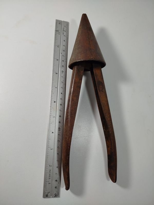 Antigua herramienta de acero para agrandar ajugeros - imagen 4