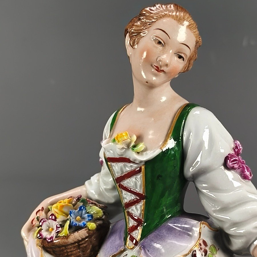 Figura de dama antigua en porcelana Sitzendorf - imagen 8