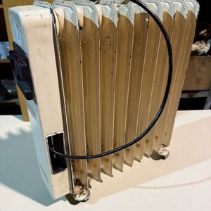 Calefactor de Aceite Delonghi Beige con Ruedas - imagen 5