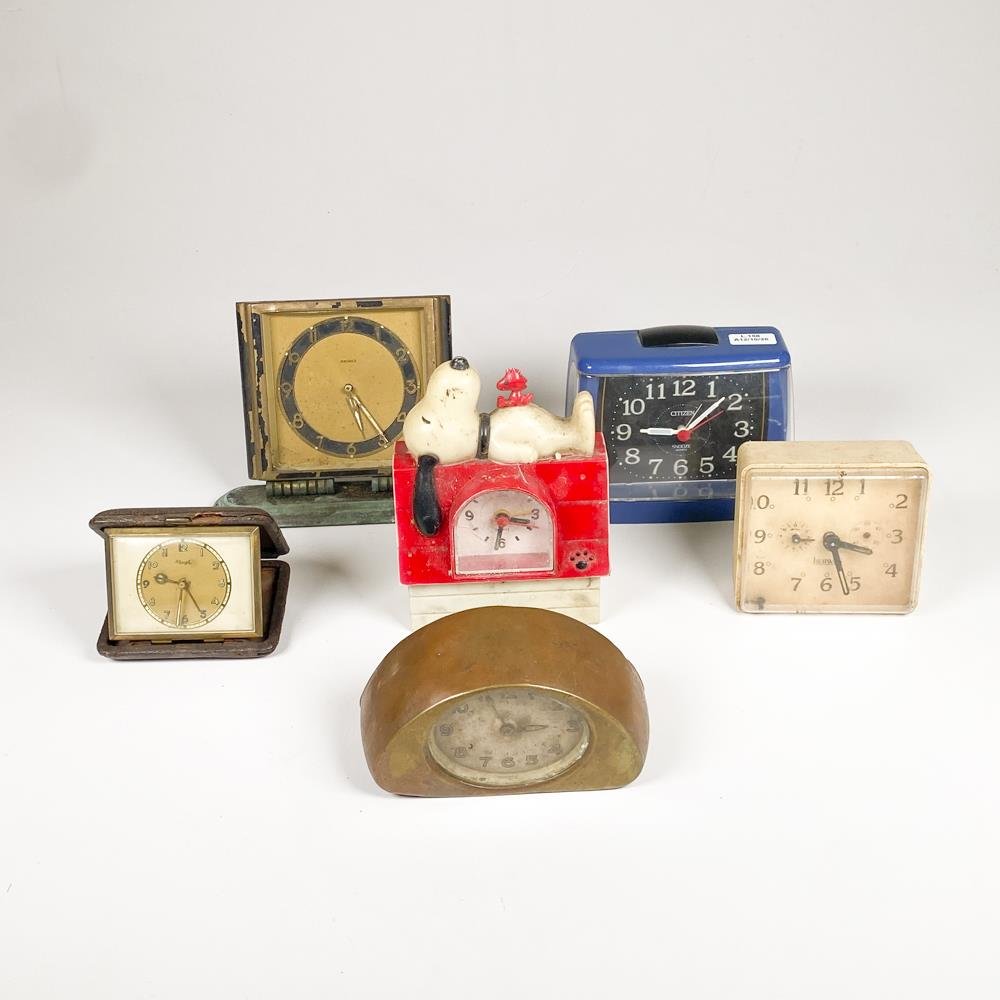 Seis Relojes de Mesa Vintage Variados