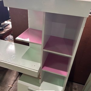 Escritorio Blanco con Estantes Rosados y Cajones - imagen 7