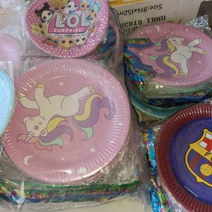Lote siguiente: Platos Descartables Infantiles con Diseños de Unicornios y LOL Surprise