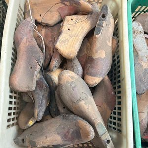 Lote de 30 Hormas Antiguas para Calzado en Madera - imagen 3