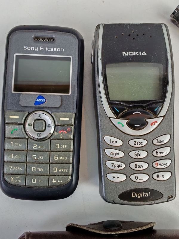 Celulares y cargador para auto - L485 - imagen 3