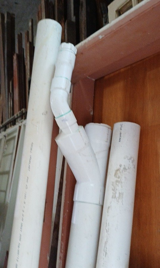 Seis tramos de caños en PVC usados para la construcción - imagen 6
