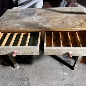 Mesa de Madera Rústica con Dos Cajones - imagen 1