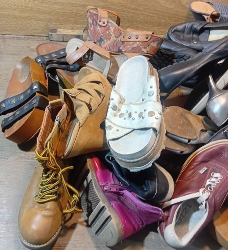 Colección de zapatos de hombre y mujer en buen estado - imagen 6